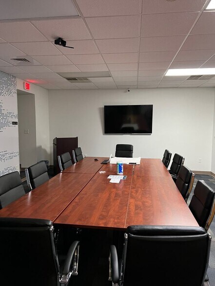 More Photos Of 5642 N 2nd St, Loves Park Office For Lease