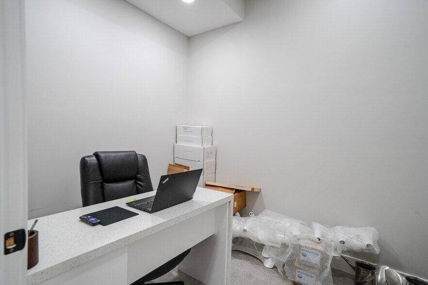 More Photos Of 131-135 Ellis Dr, Tavernier Storefront Retail Residential For Sale