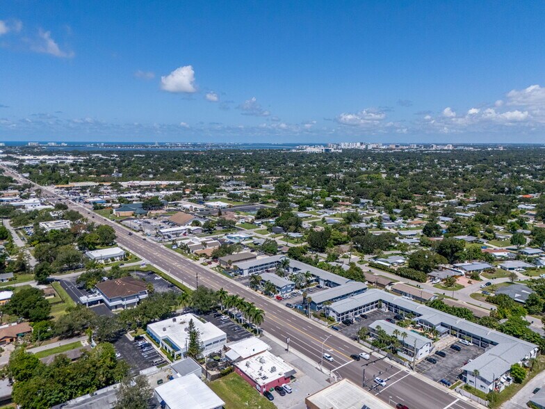 More Photos Of 3090 Bee Ridge Rd, Sarasota Convenience Store For Sale