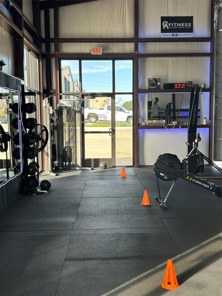 More Photos Of 132 N Grants Ln, White Settlement Flex For Sale