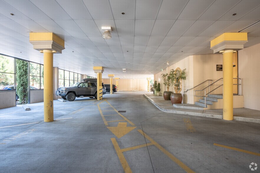 More Photos Of 17040 Pilkington Rd, Lake Oswego Office For Lease