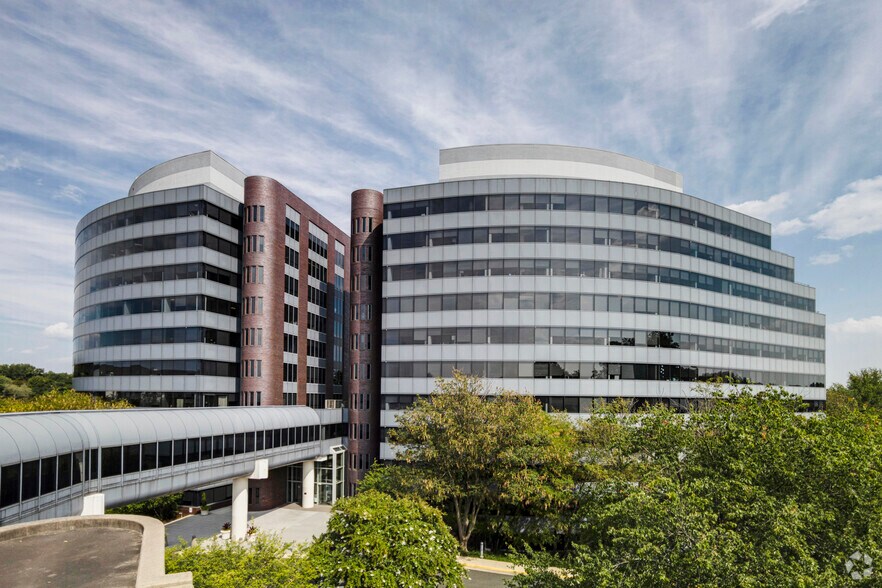 More Photos Of 9302 Lee Hwy, Fairfax Office For Lease