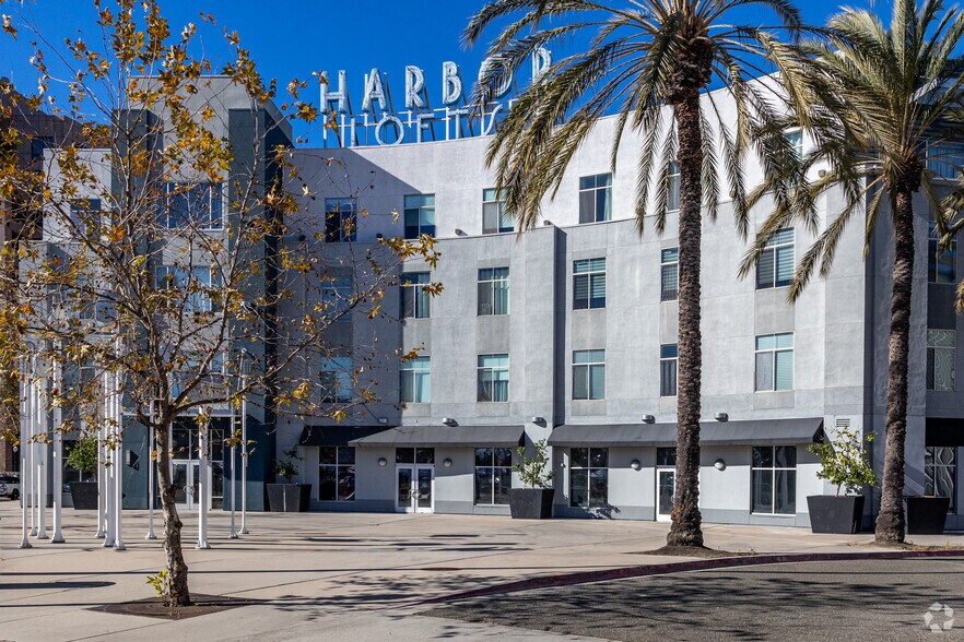 More Photos Of 435 W Center Street Promenade, Anaheim Apartments For Sale