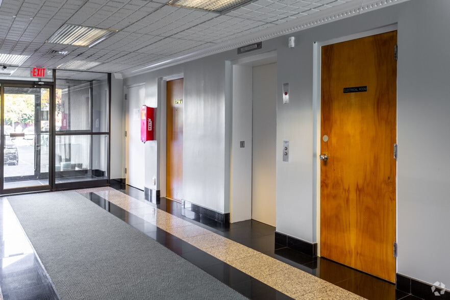 More Photos Of 2545-2555 Hempstead Tpke, East Meadow Unknown For Lease