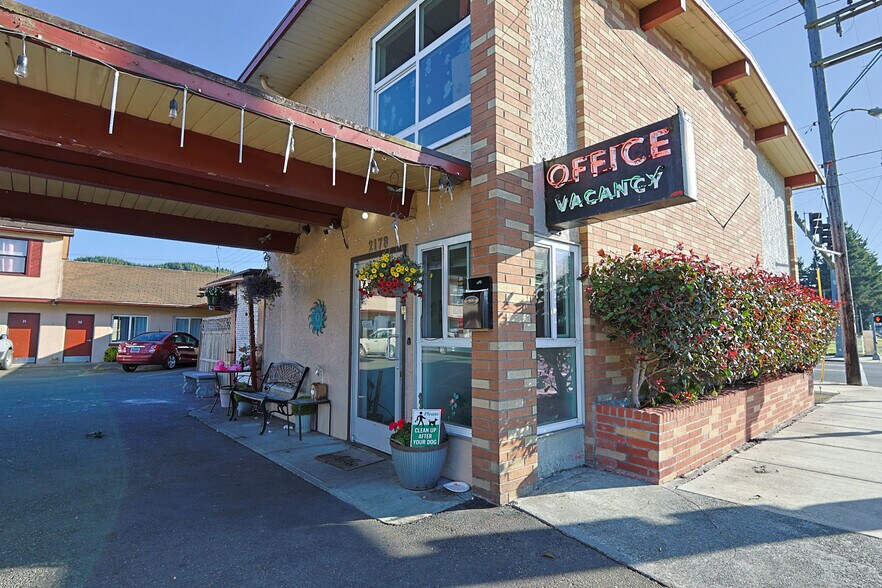 More Photos Of 2178 Winchester Ave, Reedsport Hotel For Sale
