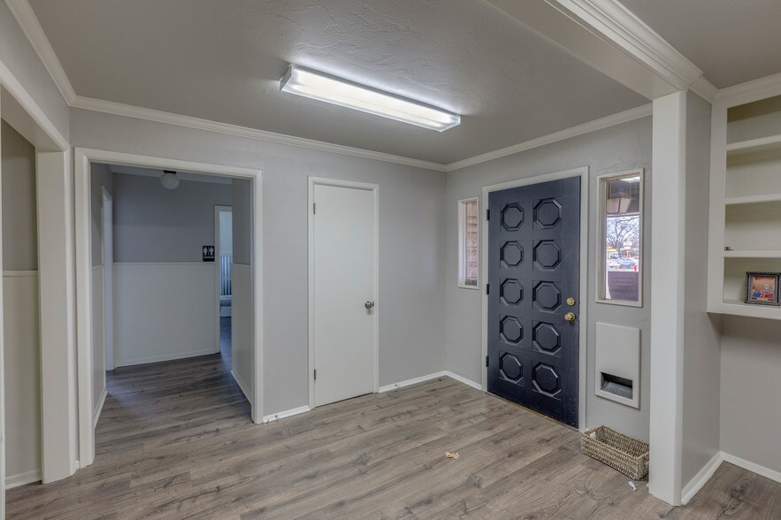 More Photos Of 1035 S Berry Rd, Norman Office For Sale