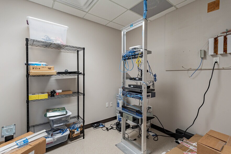 More Photos Of 7310 N 16th St, Phoenix Office For Lease