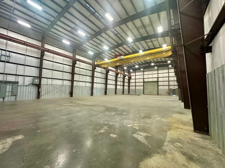 More Photos Of 8714 Galveston Rd, Houston Warehouse For Lease