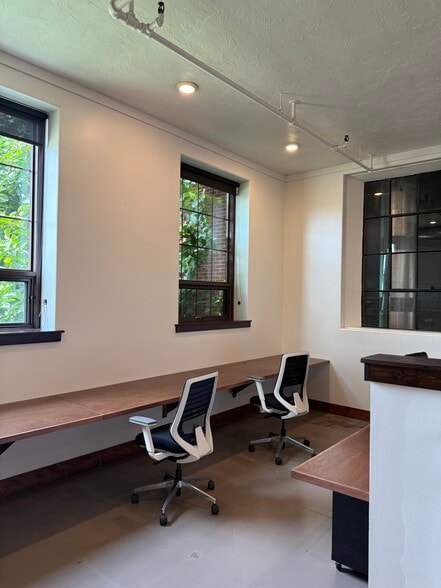 More Photos Of 602 N 6th St, Fairfield Industrial For Lease