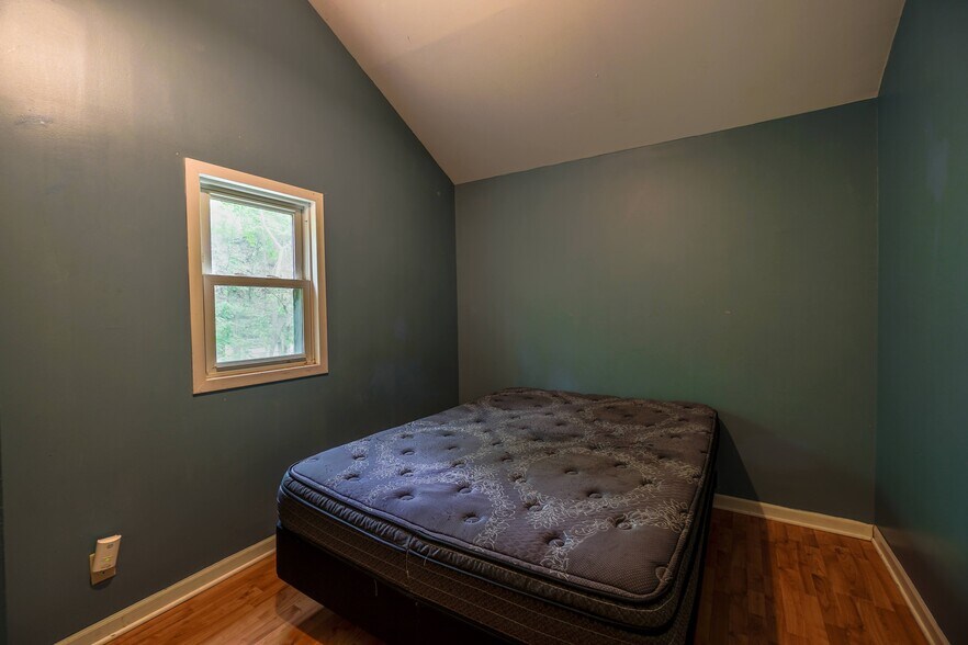 More Photos Of 117 Nippersink Rd, Fox Lake Apartments For Sale