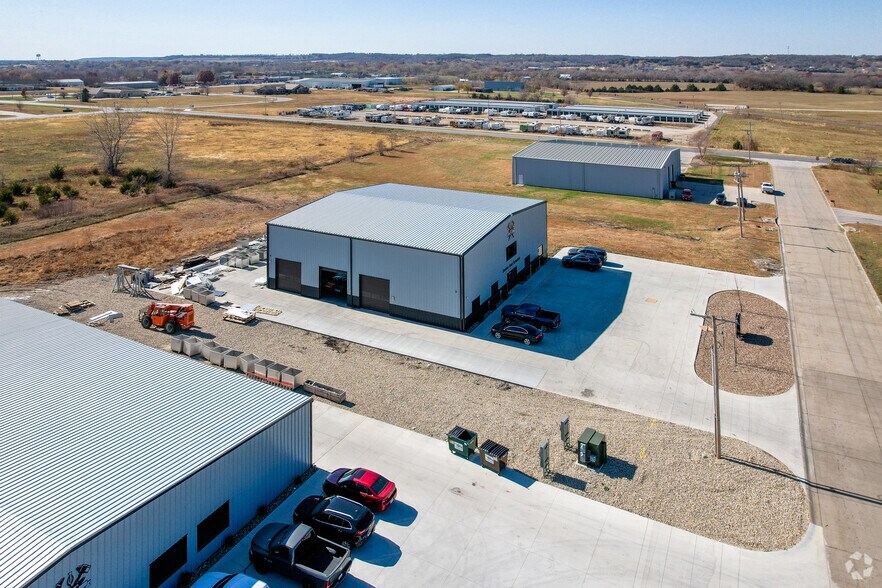 More Photos Of 1650 Commerce Dr, Tonganoxie Warehouse For Sale