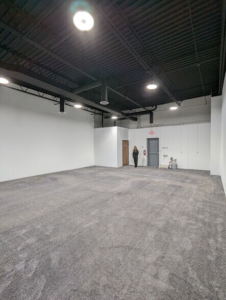 More Photos Of 26085-26105 John R Rd, Madison Heights Unknown For Lease