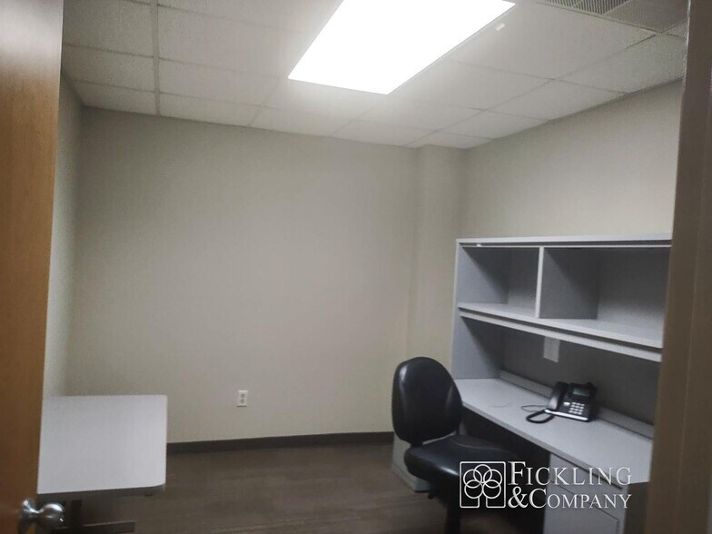 More Photos Of 949 Carl Vison Parkway, Centerville Light Distribution For Lease