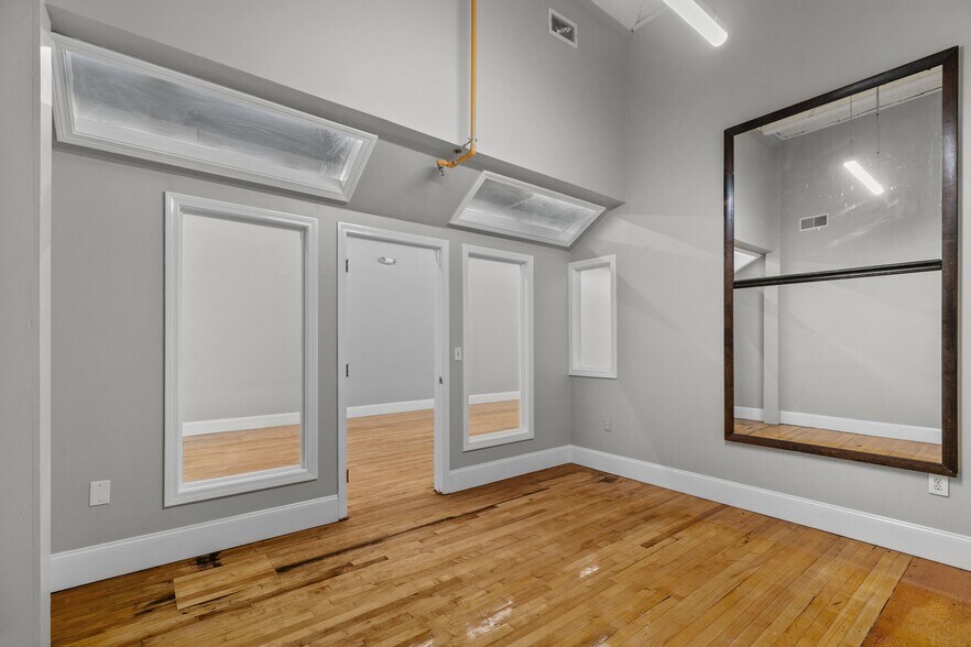 More Photos Of 442-450 Main St, Warren Storefront Retail Office For Lease