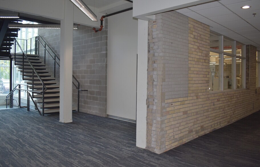 More Photos Of 1000-1010 University Ave W, Saint Paul Office For Sale