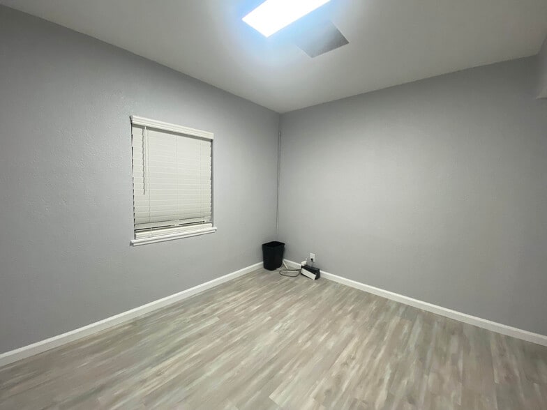 More Photos Of 128 E Buena Vista St, Barstow Office For Lease