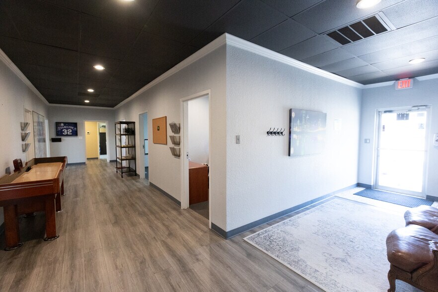 More Photos Of 706 Springdale Rd, Bedford Office For Sale