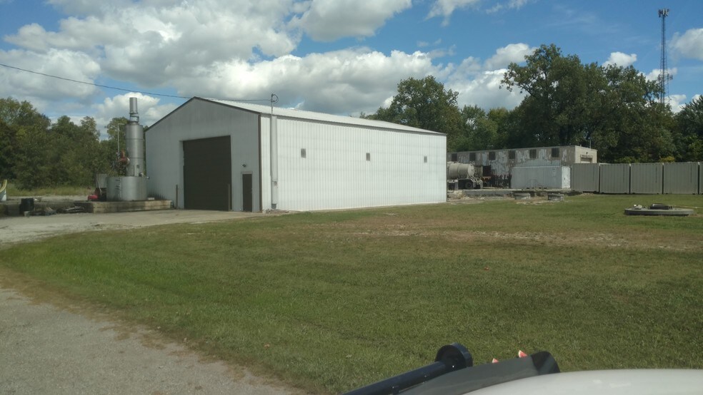 More Photos Of 600 S Camp Ave, Olney Warehouse For Sale