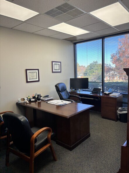 More Photos Of 330 Pelham Rd, Greenville Office For Lease
