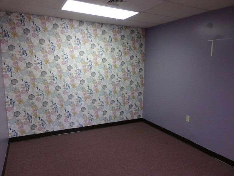 More Photos Of 401 Gilford Ave, Gilford Office For Lease