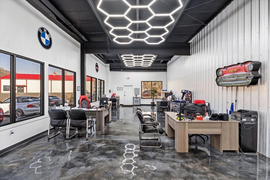 More Photos Of 912 Valley Ridge Rd, Covington General Retail For Sale