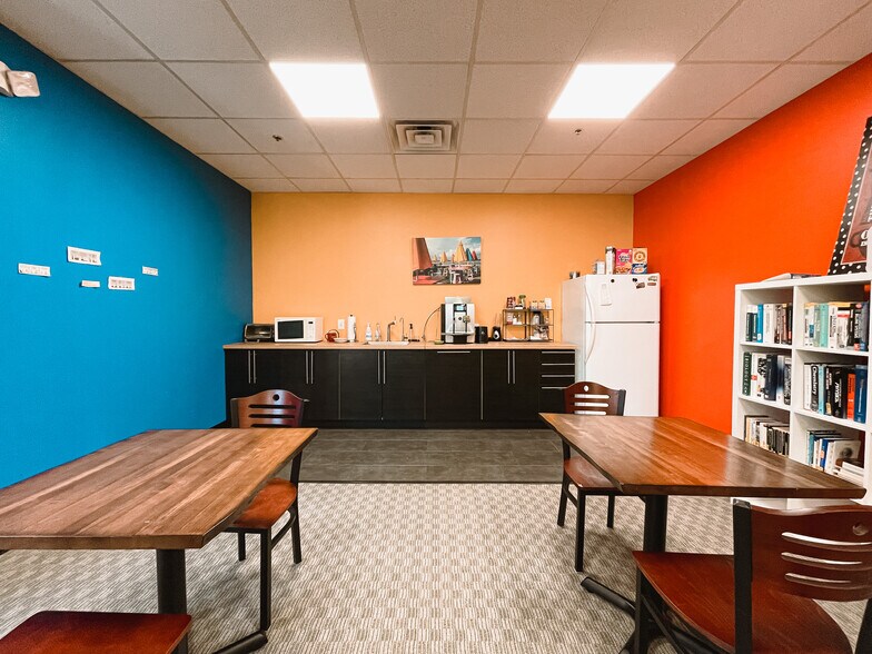 More Photos Of 105-195 W Central Rd, Schaumburg Loft Creative Space For Sale