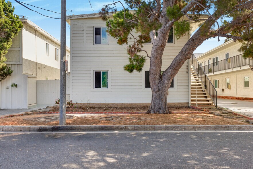 More Photos Of 1826-1828 12th St, Manhattan Beach Apartments For Sale