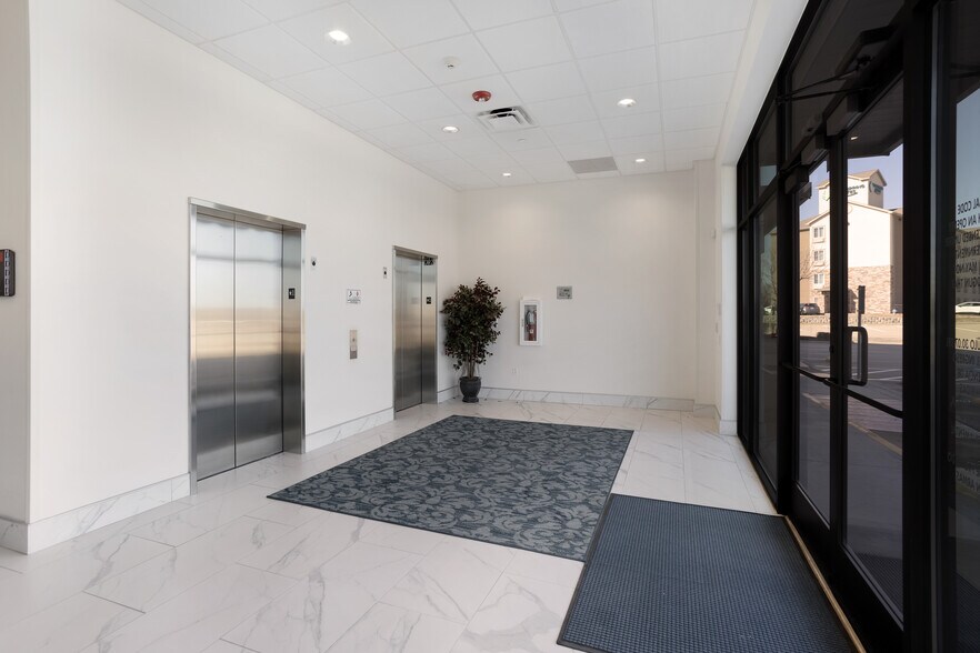 More Photos Of 4200 Mapleshade Ln, Plano Office For Sale