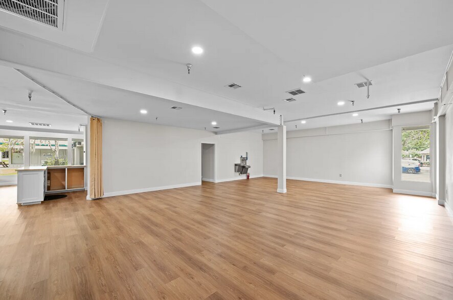 More Photos Of 2441 NW 43rd St, Gainesville General Retail For Lease