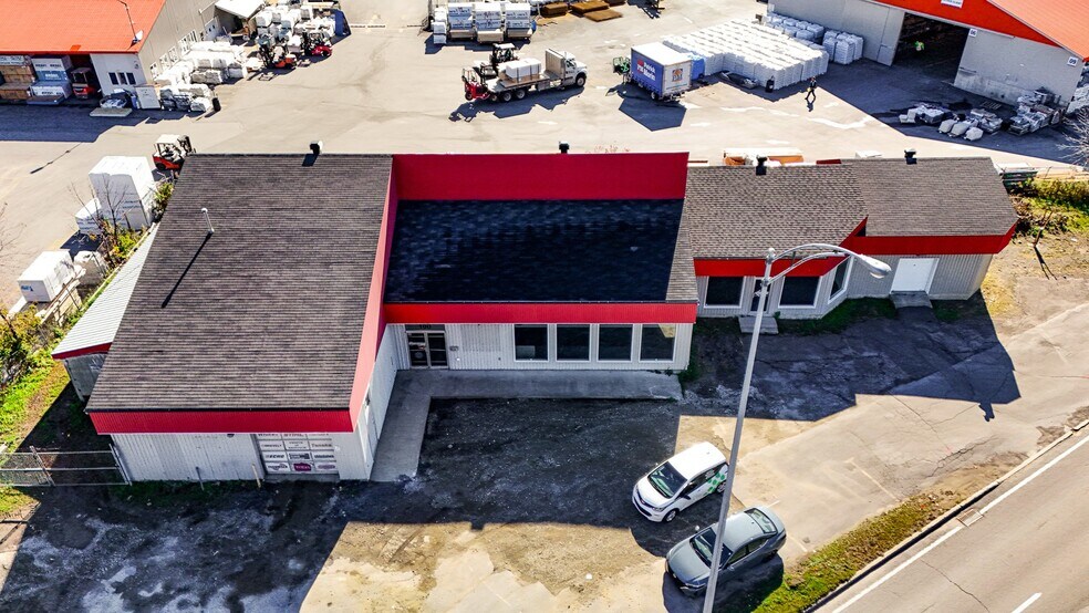 More Photos Of 100 Boul De L'industrie, Joliette General Retail For Lease