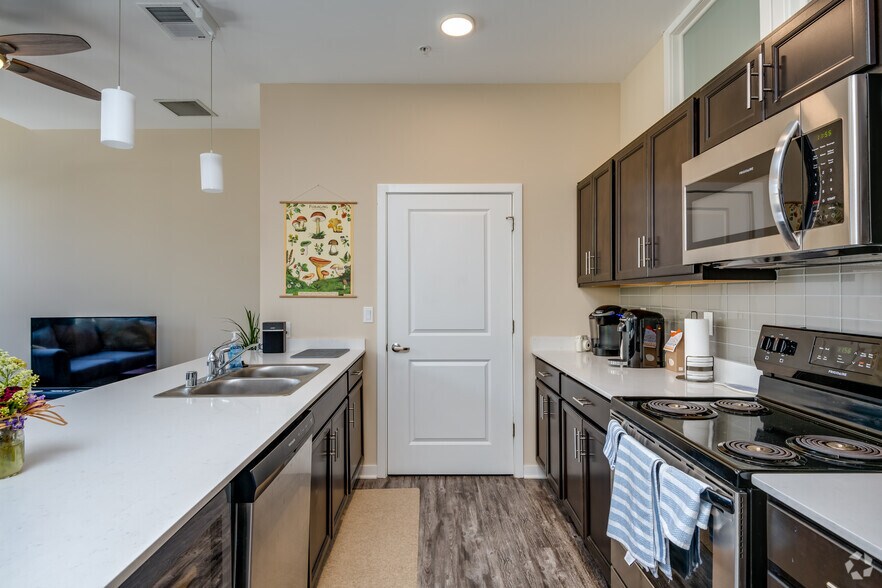 More Photos Of 133 W Pittsburgh Ave, Milwaukee Apartments For Lease