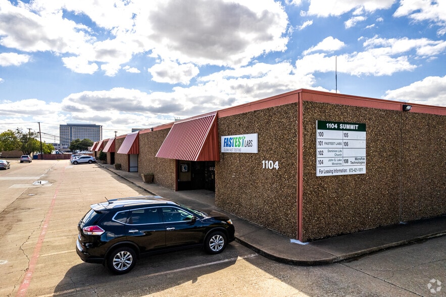 Primary Photo Of 1104 Summit Ave, Plano Showroom For Lease