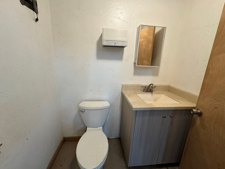 More Photos Of 2458 I 70 Business Loop, Grand Junction Service For Lease