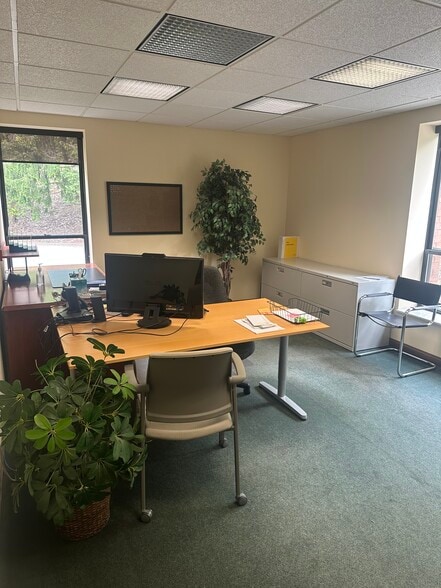 More Photos Of 708 McKnight Park Dr, Pittsburgh Office For Sale