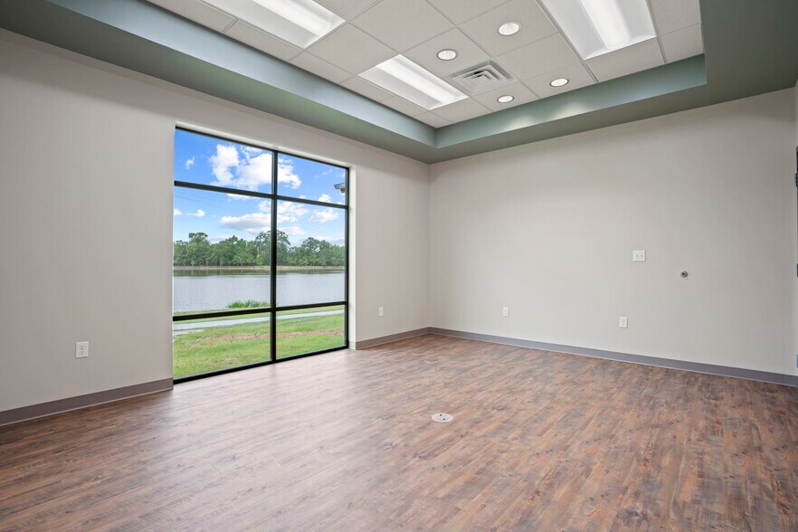 More Photos Of 2643 S Loop 336 W, Conroe Unknown For Lease
