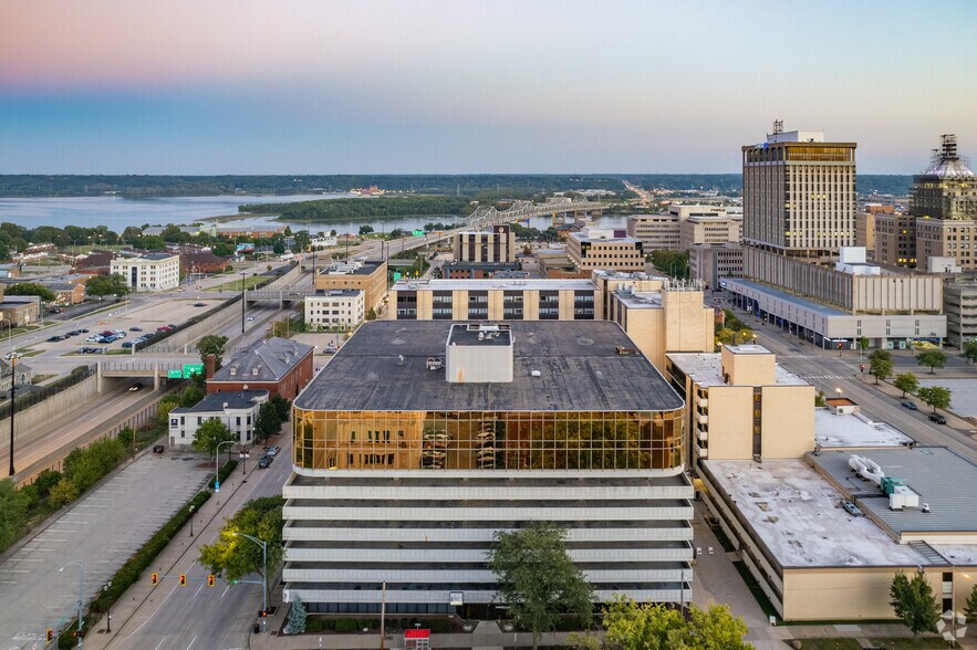 More Photos Of 222 NE Monroe St, Peoria Office For Sale