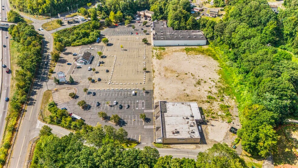 More Photos Of 814-850- Derby Ave, Seymour Unknown For Lease