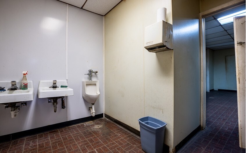 More Photos Of 227 S Philadelphia Ave, Shawnee Warehouse For Sale