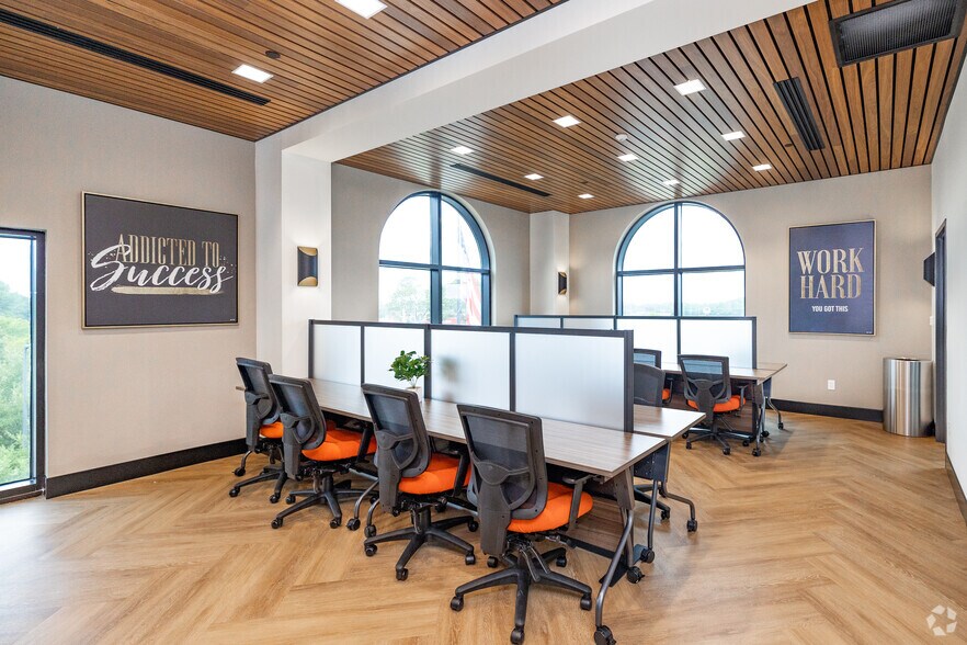 More Photos Of 1301 Industrial Dr, Crestview Coworking Space