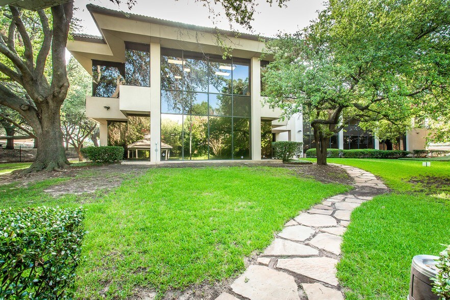 More Photos Of 17400 N Dallas Pky, Dallas Office For Lease