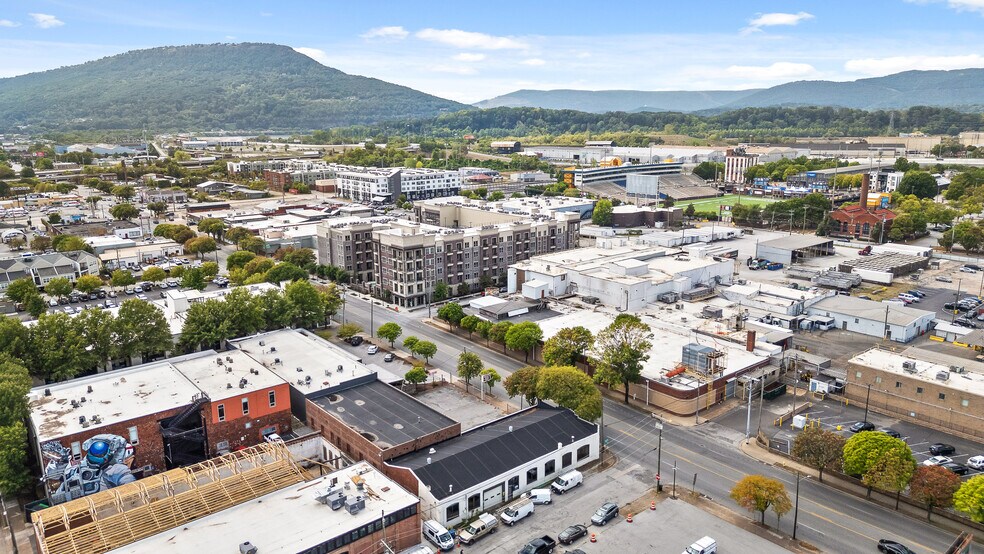 More Photos Of 1600 Broad St, Chattanooga General Retail For Sale