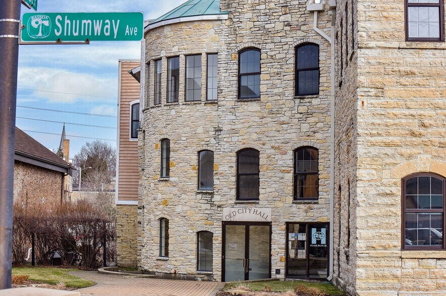 More Photos Of 30 S Shumway Ave, Batavia Office For Sale