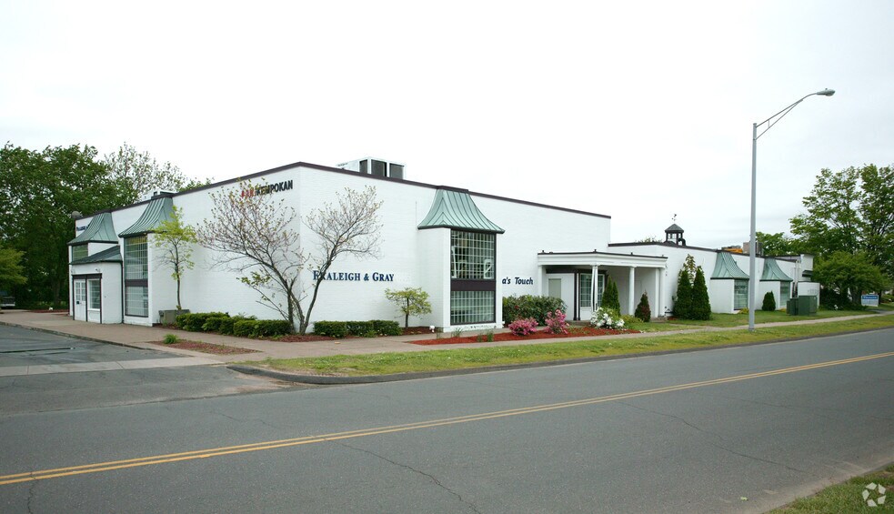 More Photos Of 2450 Main St, Glastonbury Unknown For Lease