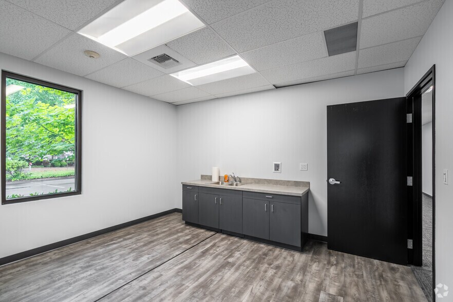 More Photos Of 22441-22477 72nd Ave S, Kent Unknown For Lease