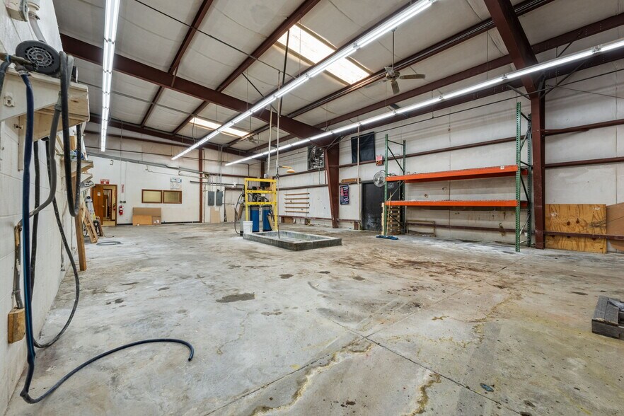 More Photos Of 2245 A Air Park Dr, Burlington Warehouse For Lease