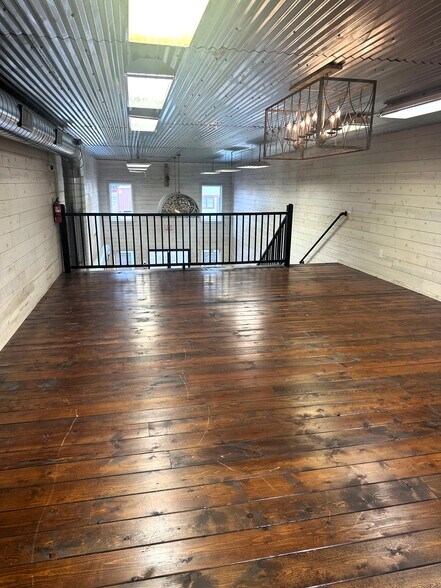 More Photos Of 118 S Main Ave, Blanchard Storefront Retail Office For Lease