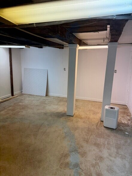 More Photos Of 967 Little Britain Rd, New Windsor Freestanding For Sale