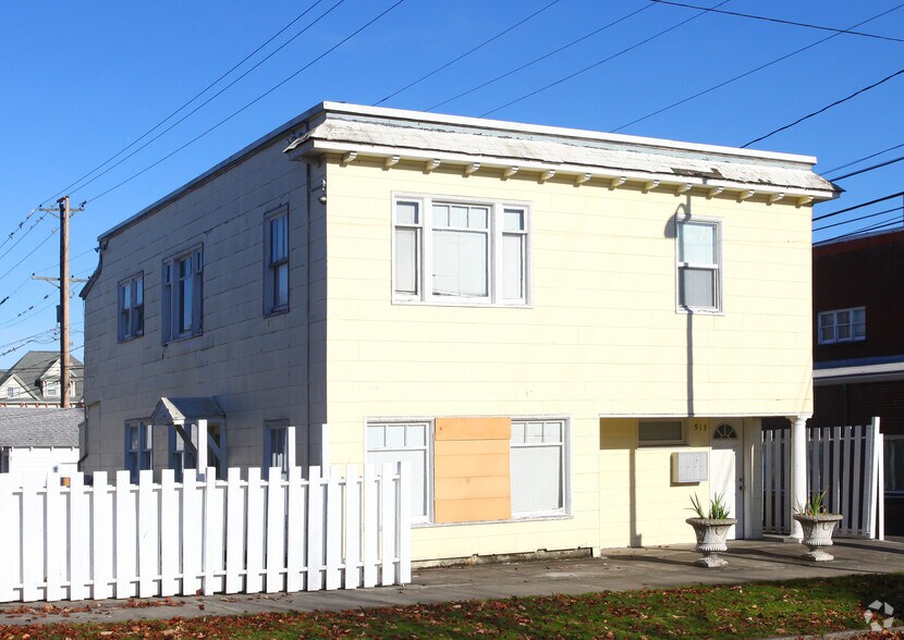 Primary Photo Of 913-915 S 10th St, Tacoma Apartments For Sale