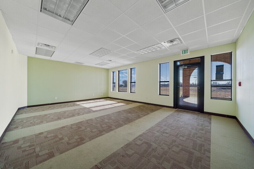 More Photos Of 7704 S Loop 1604 East, Elmendorf Office For Sale