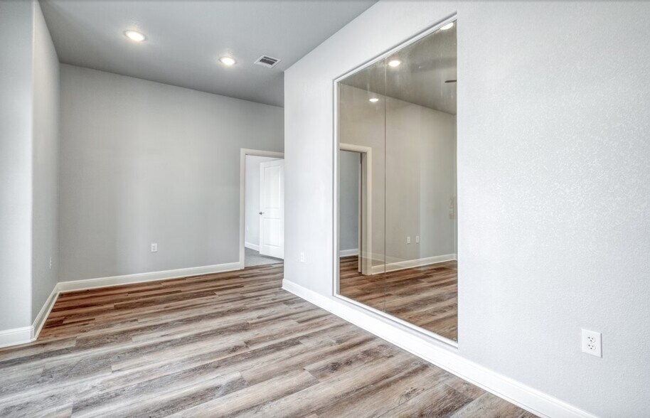 More Photos Of 2200 N A W Grimes Blvd, Round Rock Medical For Sale